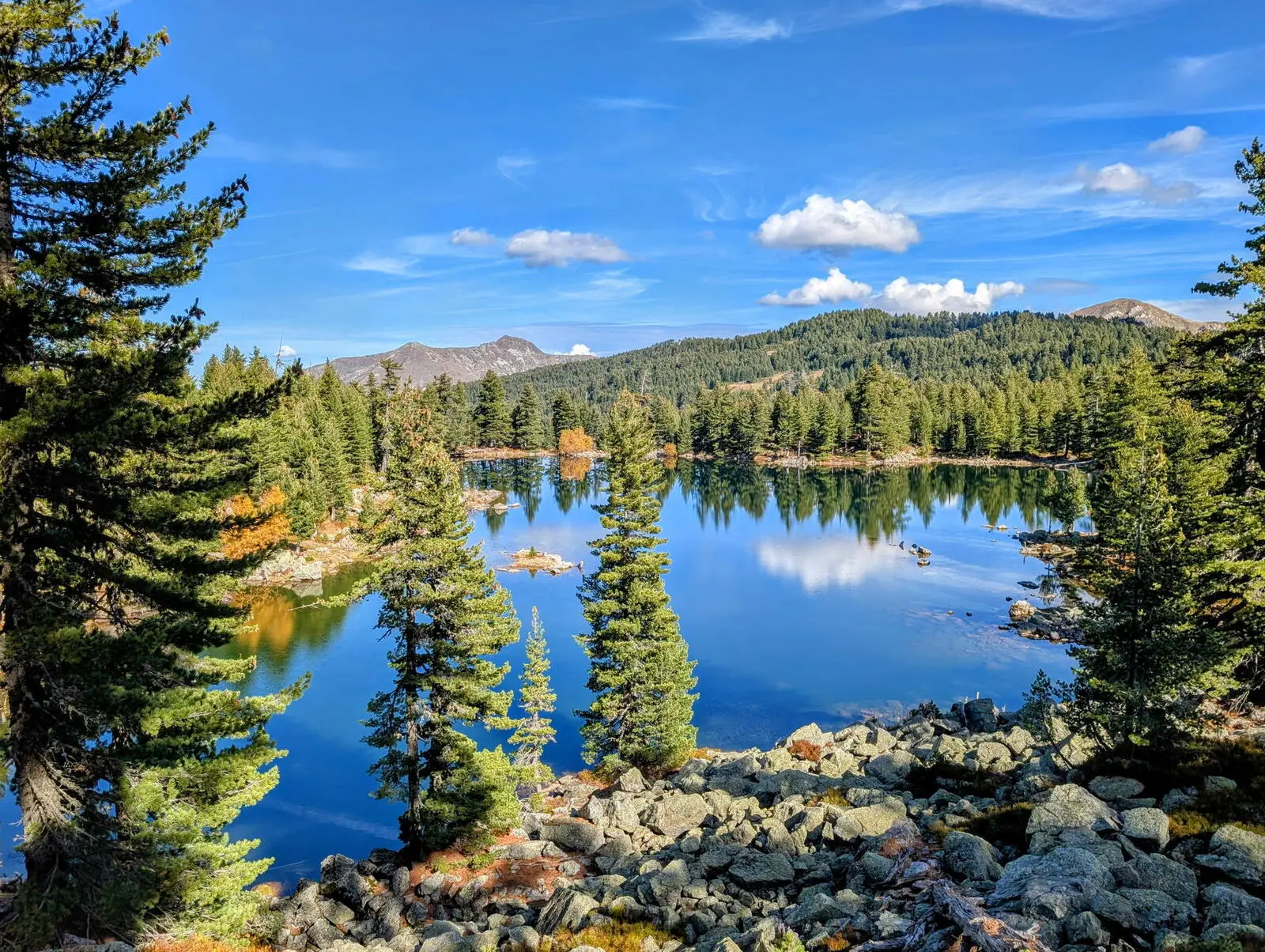 An 8 Trekkingtagen erwarte Sie diese Panoramen (Foto: Johannes Wirtz)