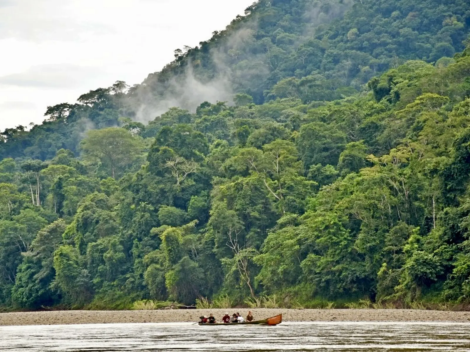 Unterwegs auf den zahlreichen Flussarmen des Amazonas Regenwaldes