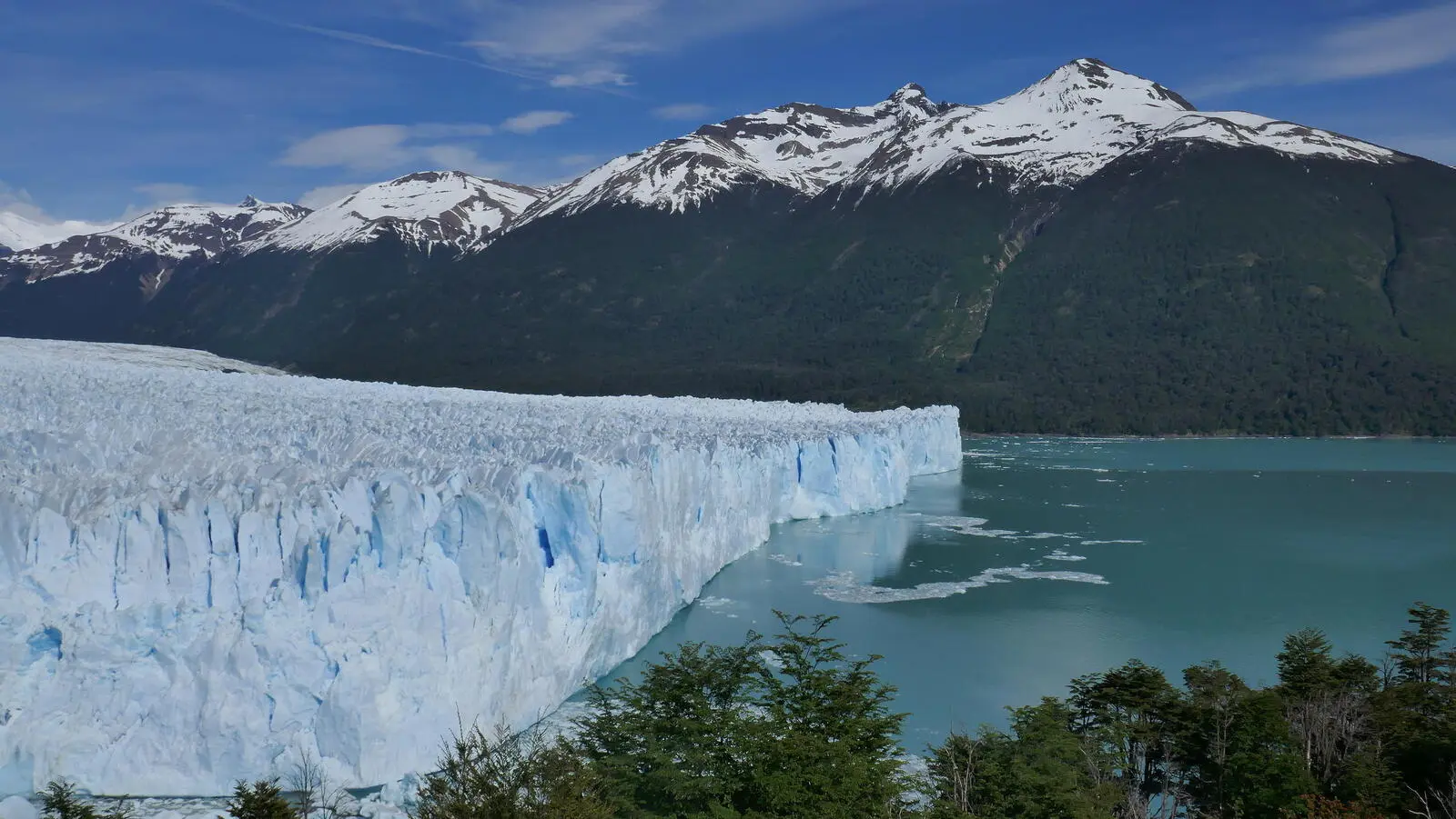Eine Bootstour führt Sie nah an den Perito-Moreno-Gletscher heran
