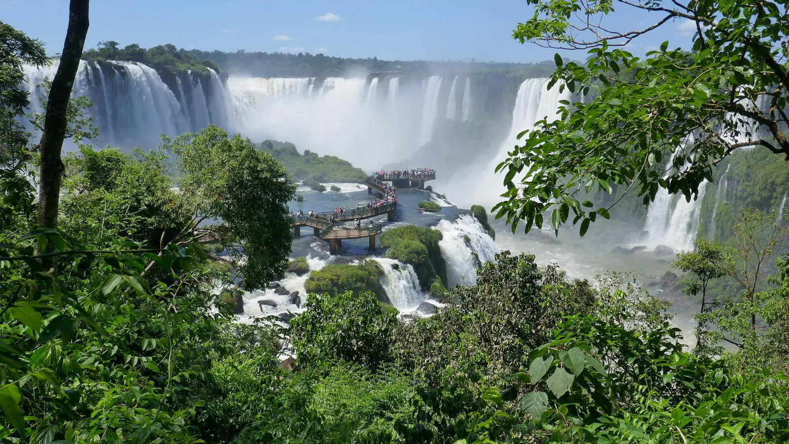 Iguazu-Wasserfälle: Spektakuläre Kullisse auf der argentinischen und brasilianischen Seite