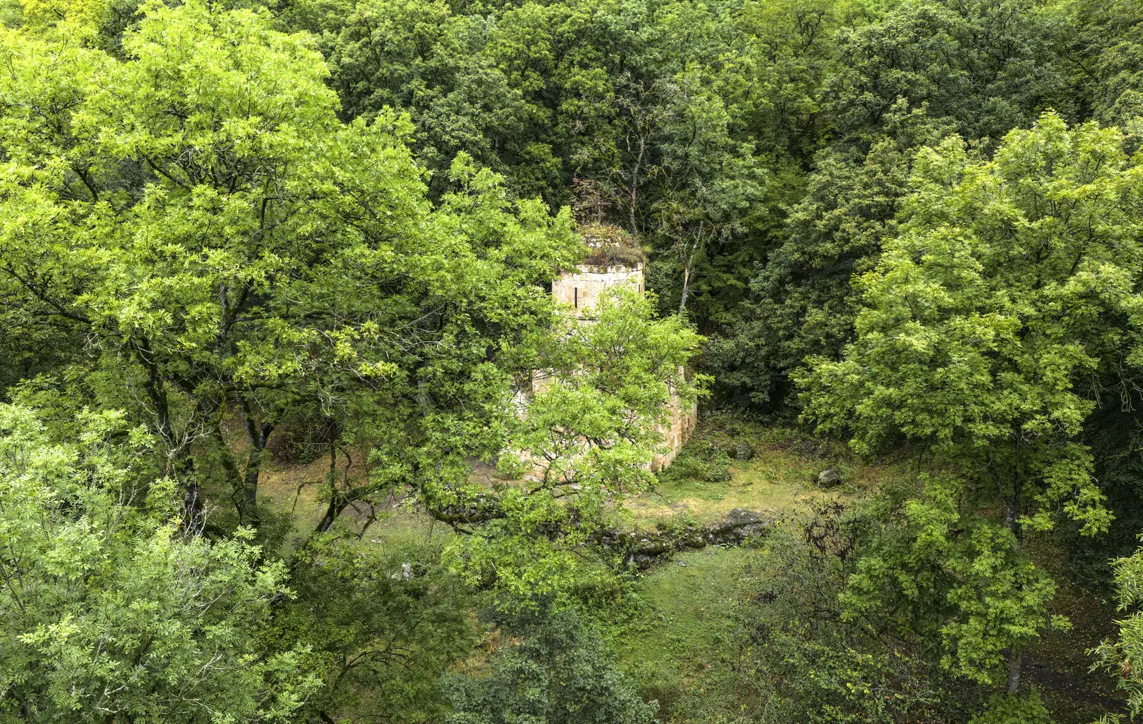 Armenien verzaubert durch seine Natur und viele kaum berührte Wege...