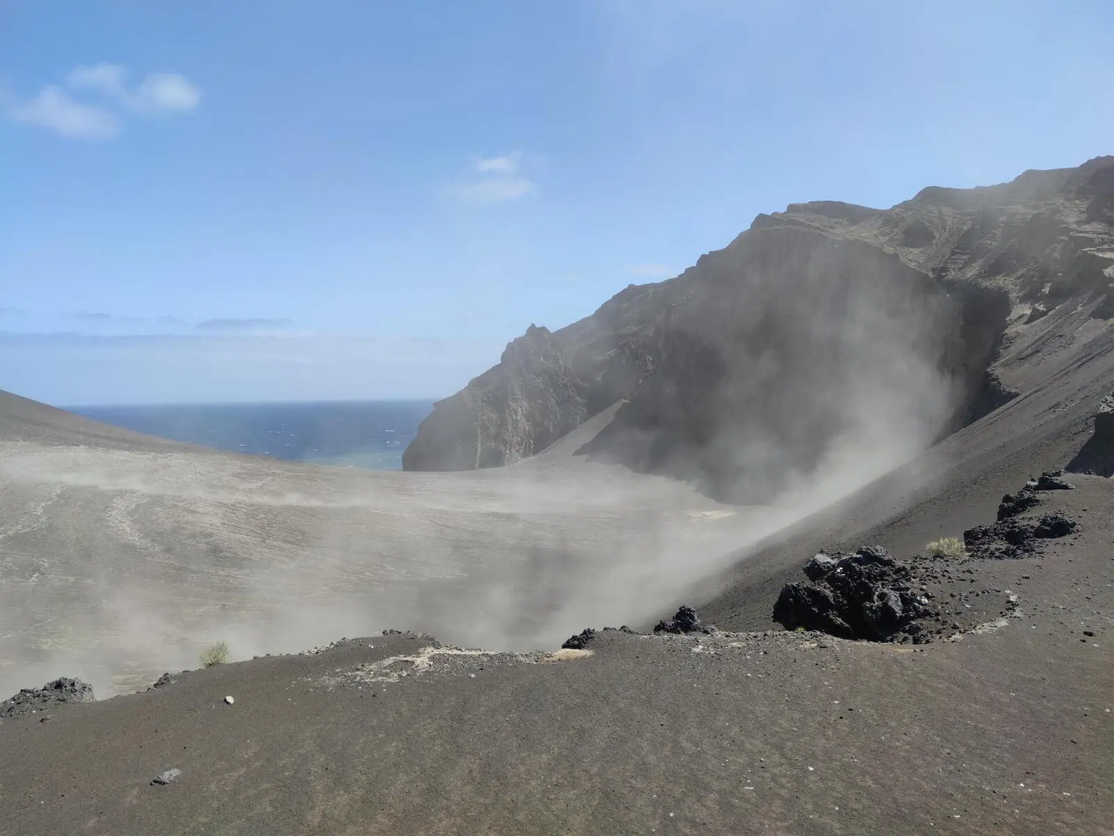 Die bizarre Mondlandschaft am Capelinhos ist beeindruckend