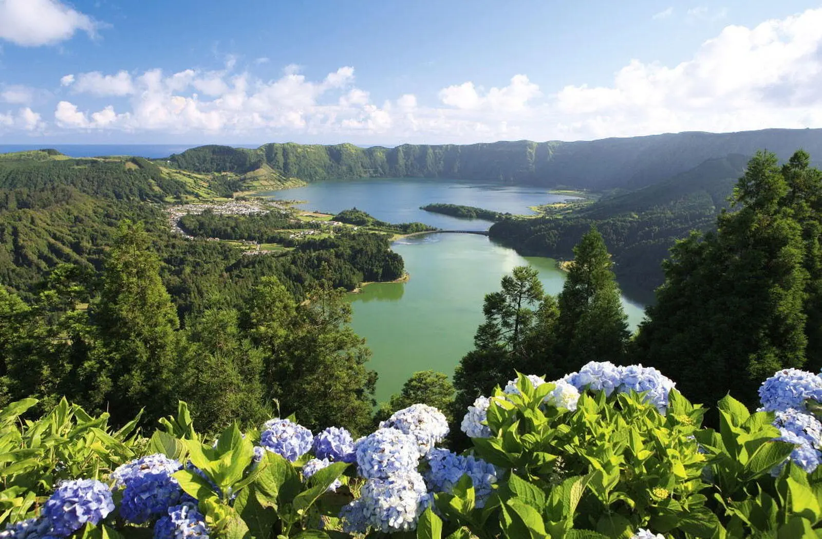 Der riesige Kraterkomplex Sete Cidades zählt zu den sieben Naturwundern Portugals