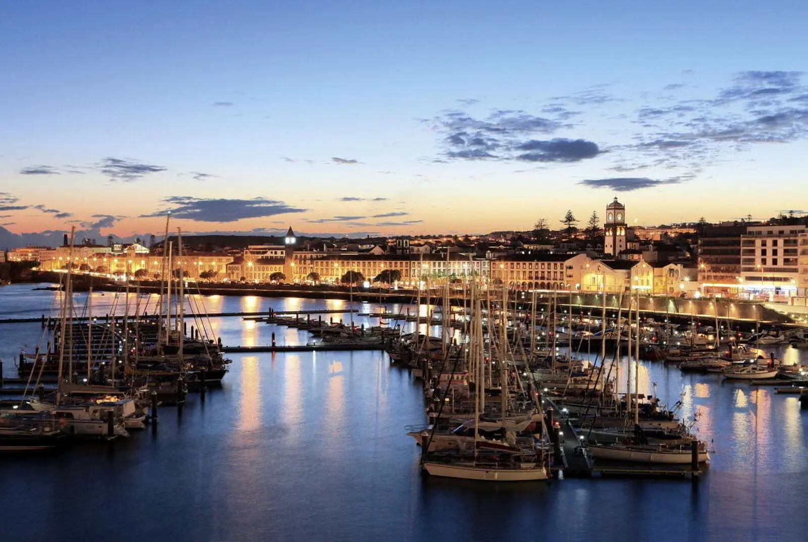 Ihre Reise beginnt in der Haupstadt Ponta Delgada