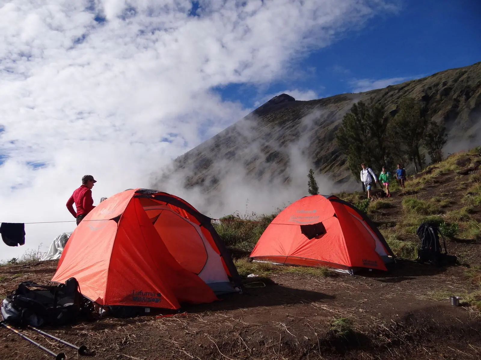 Gipfel-Basislager auf 2700 m am östlichen Kraterrand des Rinjani