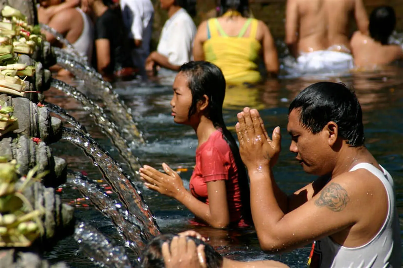 Besuch der schönsten hinduistischen Tempel wie der Pura Tirta Empul in der Nähe von Ubud