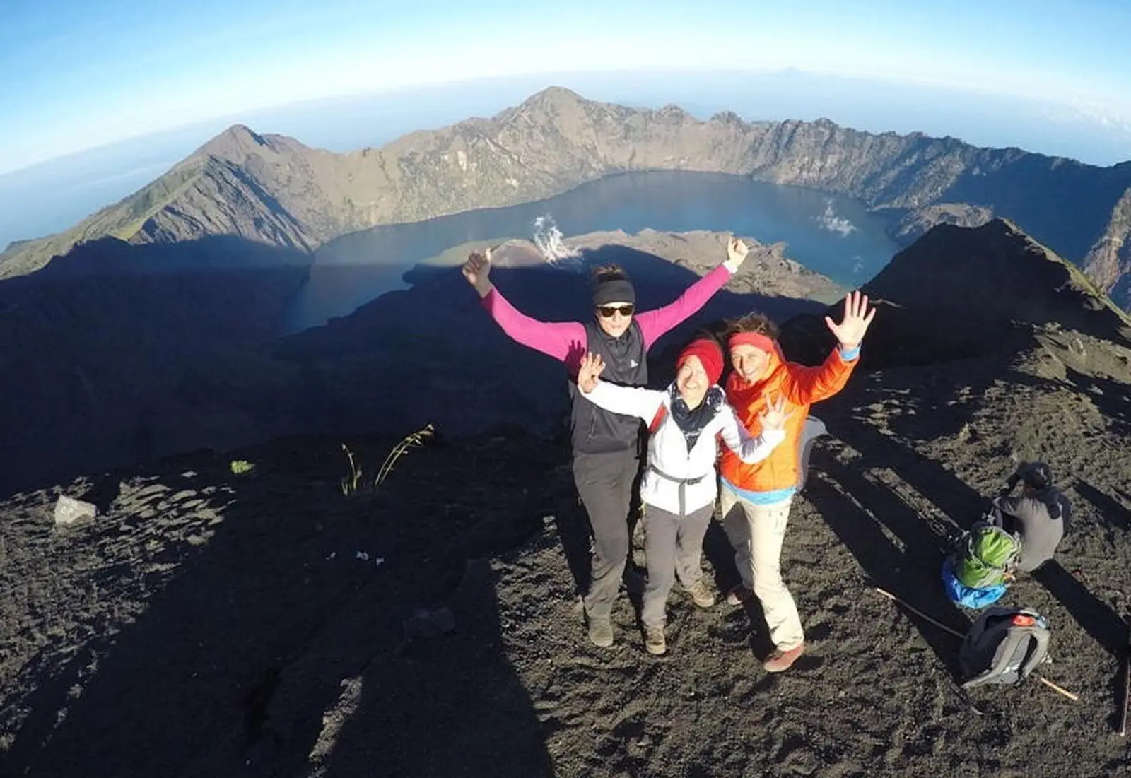 Spektakulärer Ausblick vom Vulkangipfel des Rinjani (3726 m)