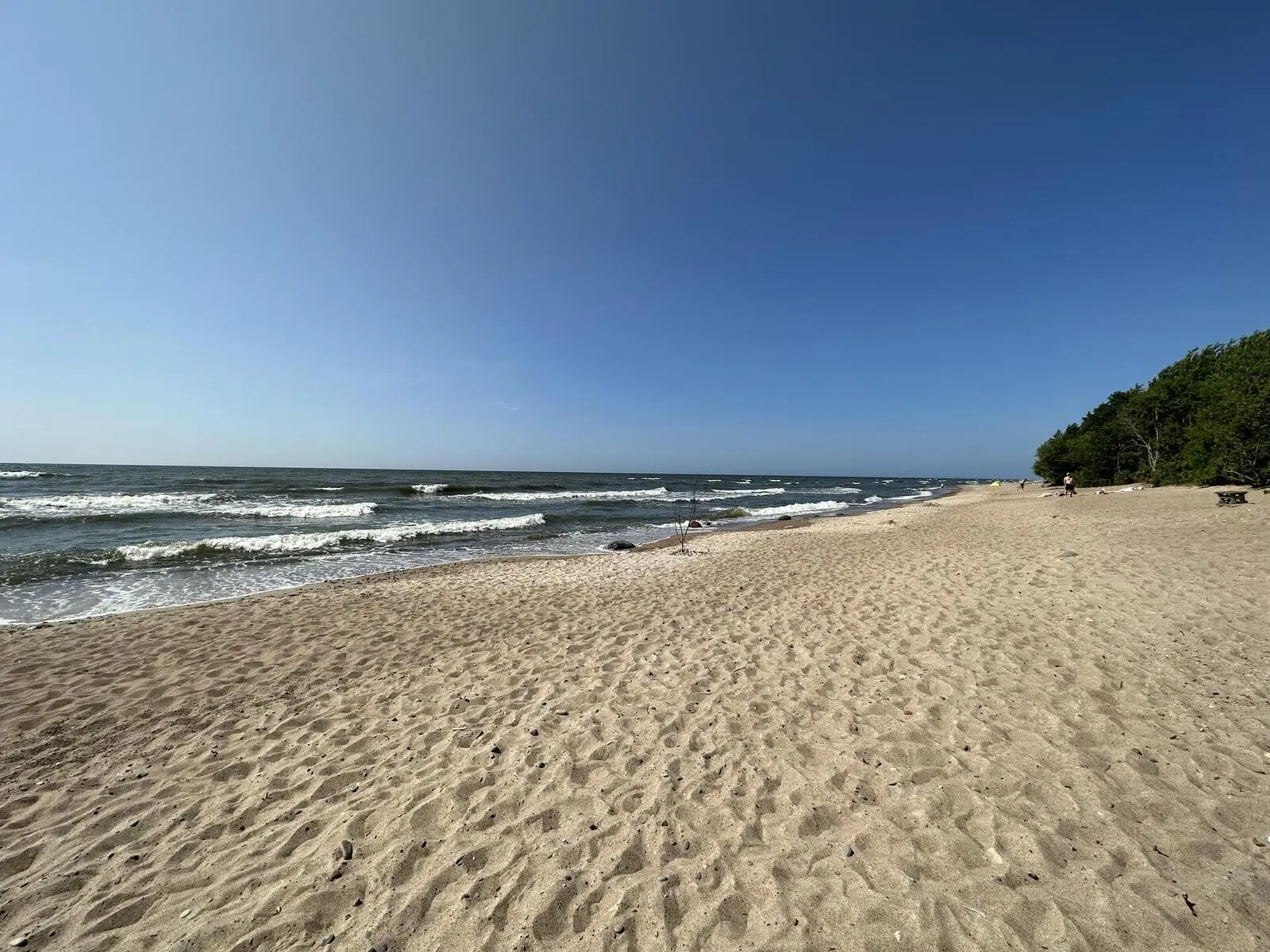 Kilometerlange Sandstrände an der lettisch-litauischen Westküste