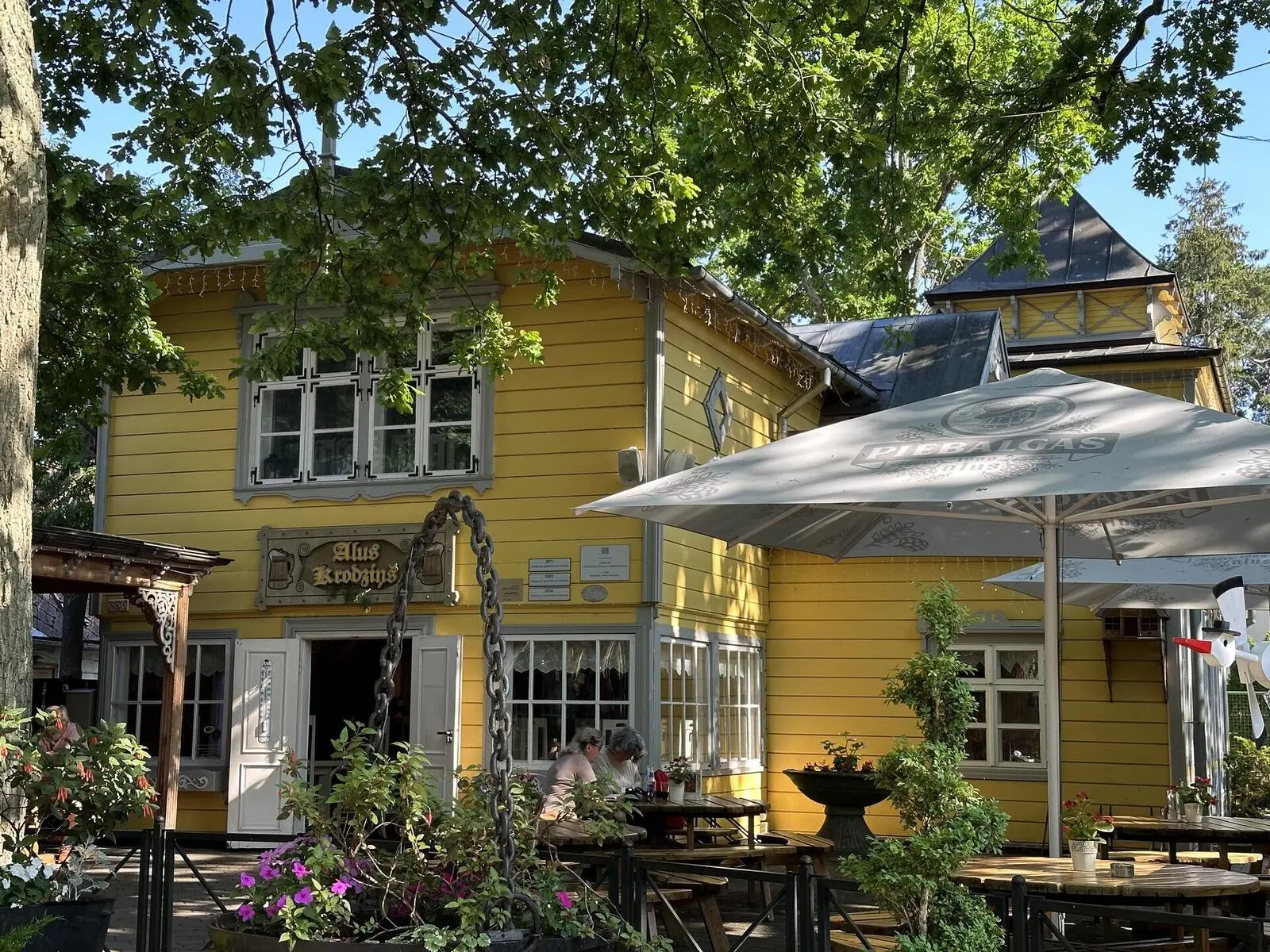 Holzhäuser mit Caféhaus-Flair bei Riga