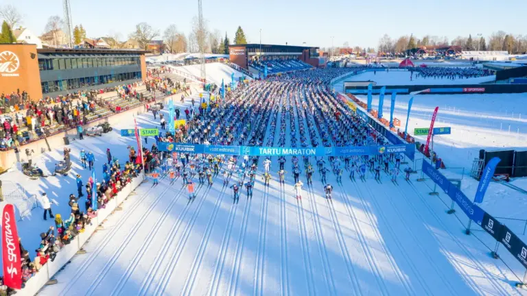 Start des größten Skimarathons im Baltikum im Thevandi-Skistadion in Otepää