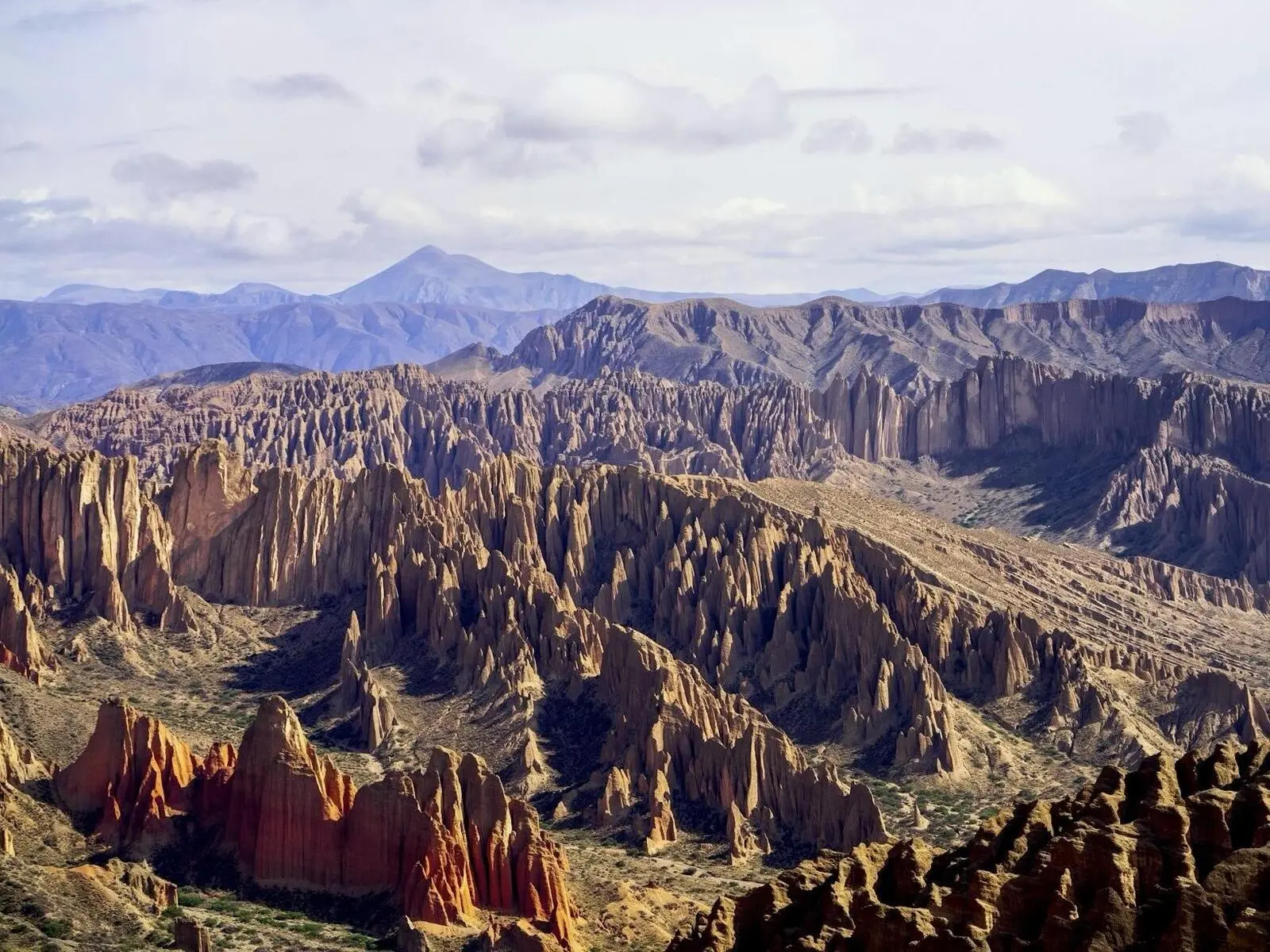 Aussichtspunkt El Sillar bei Tupiza auf die erodierte Sandsteinlandschaft