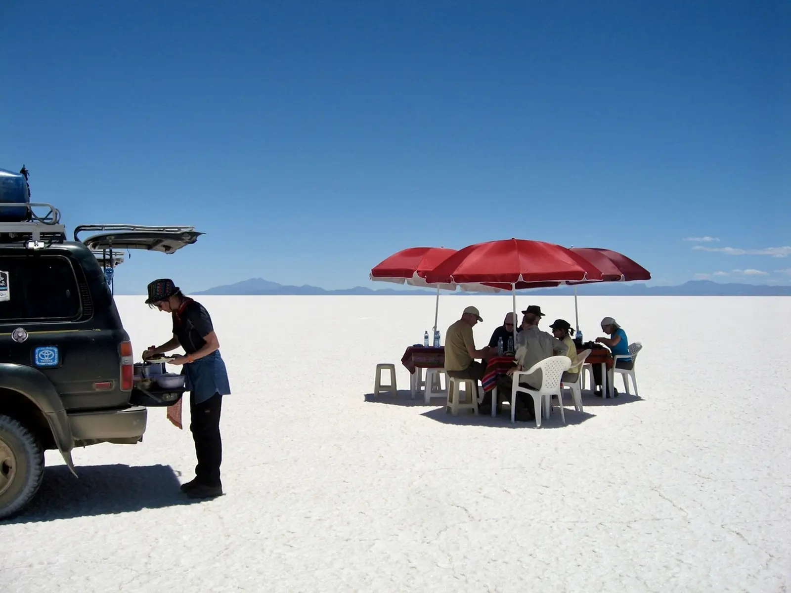 Picknick im größte Salzsee der Welt - der Salar de Uyuni
