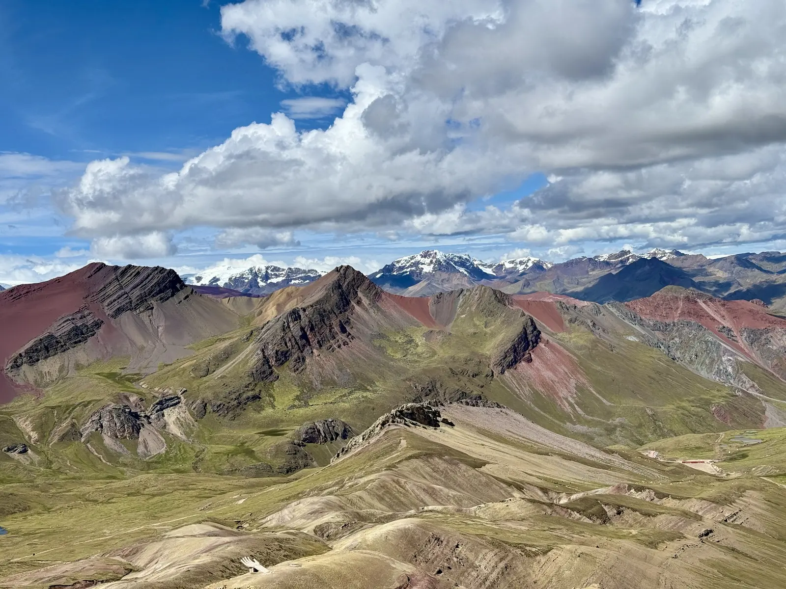 Trekking durch die farbige Bergwelt beim majestätischen Ausangate