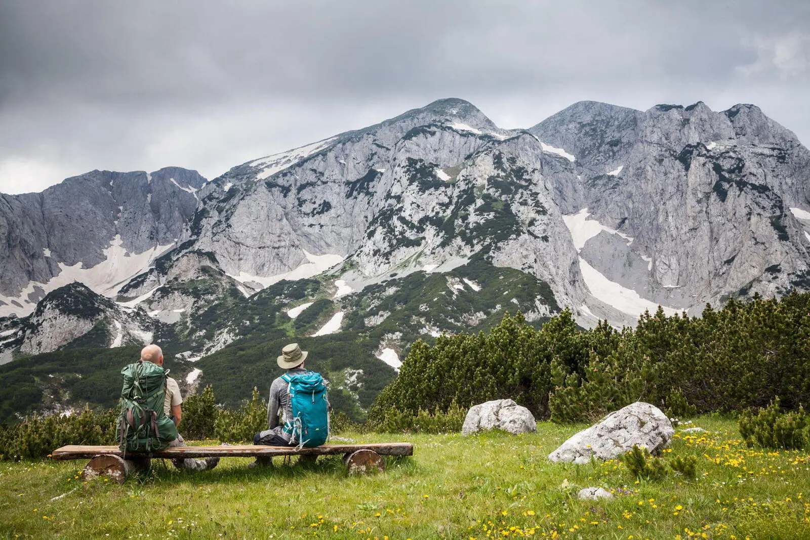 Der Nationalpark Sutjeska  besticht durch eine beeindruckende Bergwelt ...