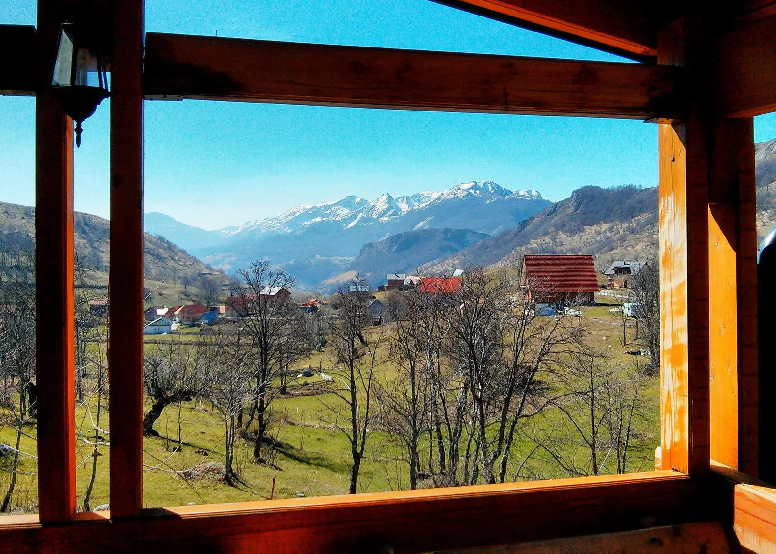 Ausblick von Ihrer Pension im urigen und charmanten Bergdorf Umoljani