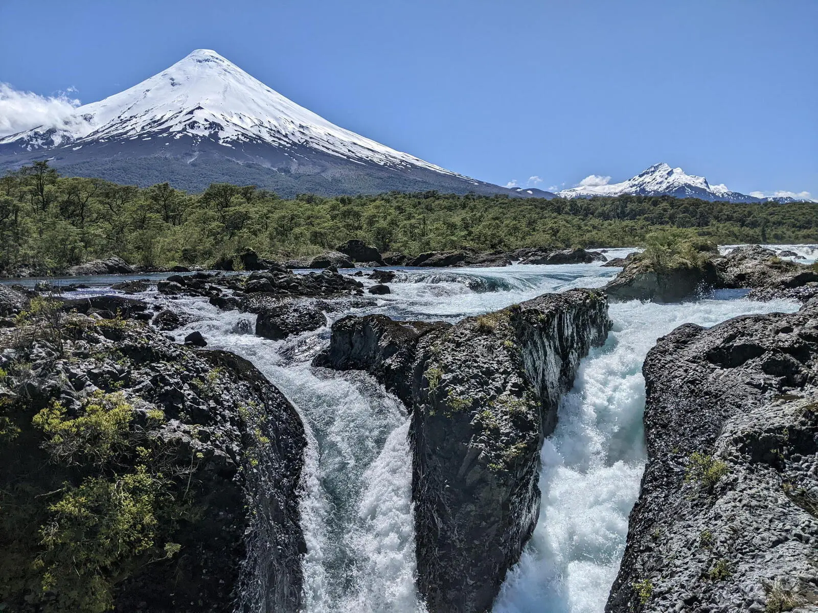 Wanderung im chilenischen Seengebiet entlang des Vulkanes Osorno