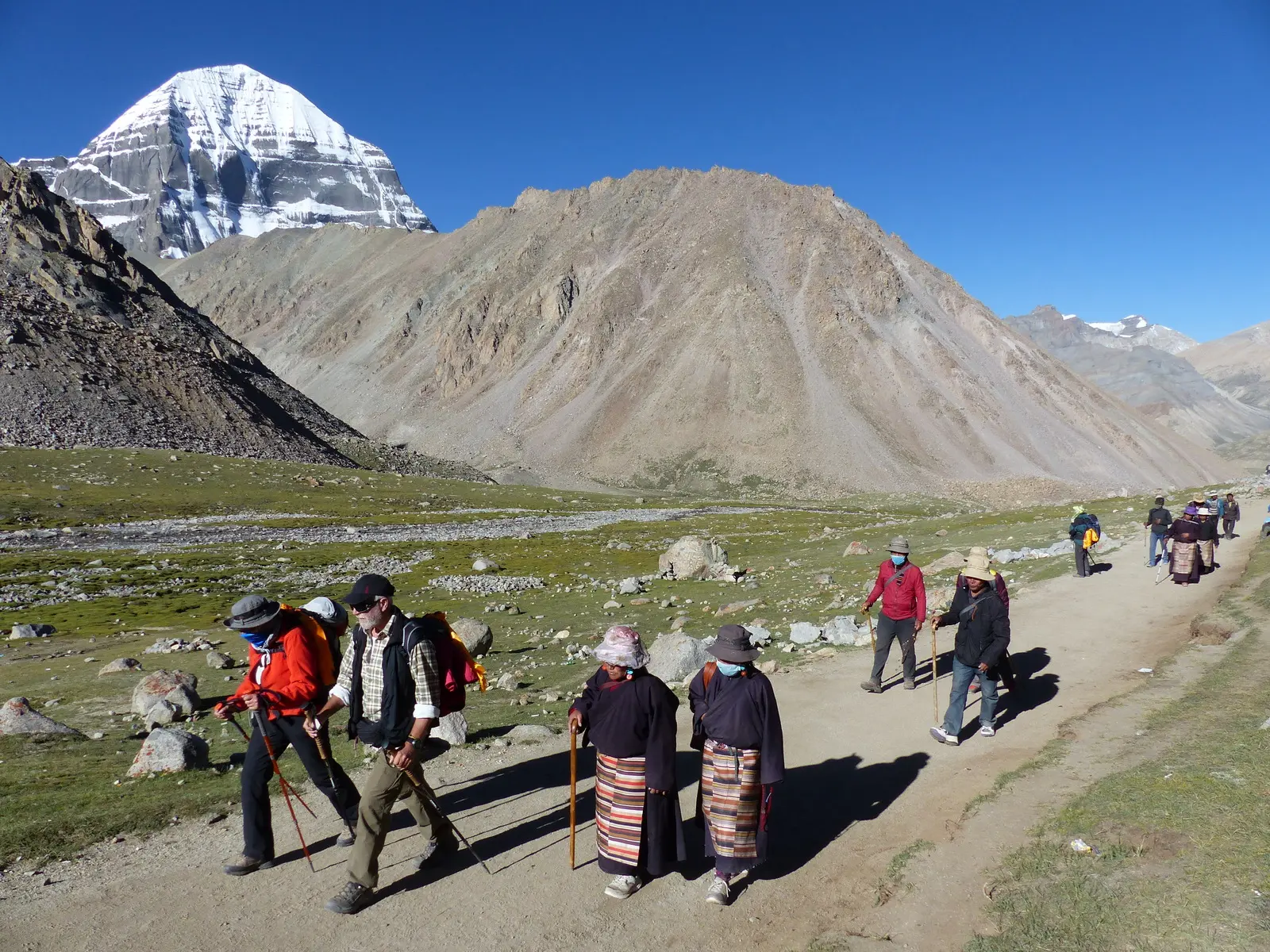 Bei der 3-Tage-Umrundung wandern Sie mit Pilgern verschiedenster Religionen