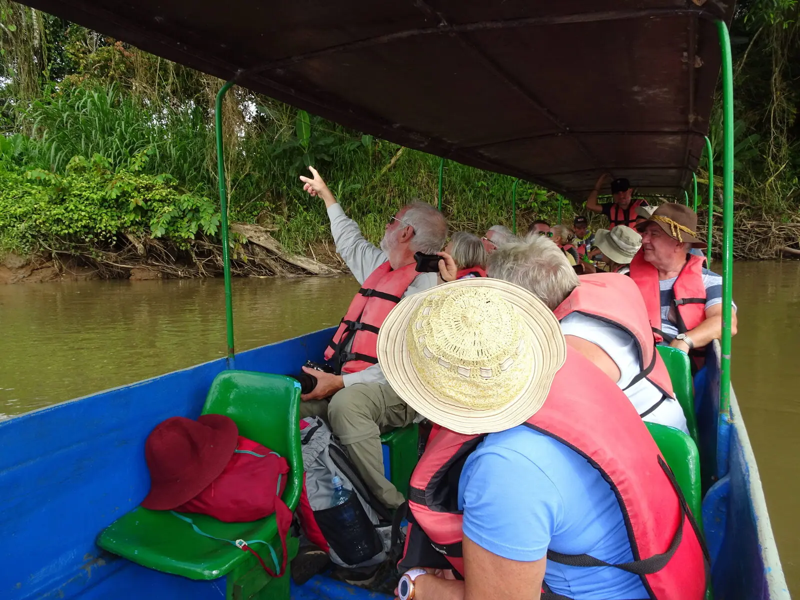 Zahlreiche Ausflüge auf dem Wasser sorgen für Abwechslung.
