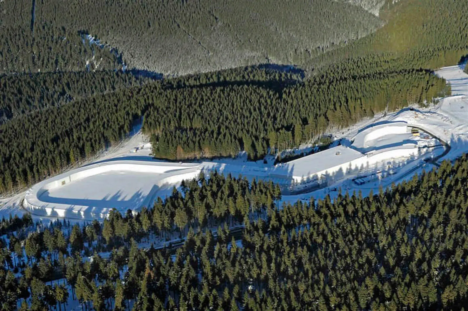 Die Skihalle Oberhof aus der Vogelperspektive