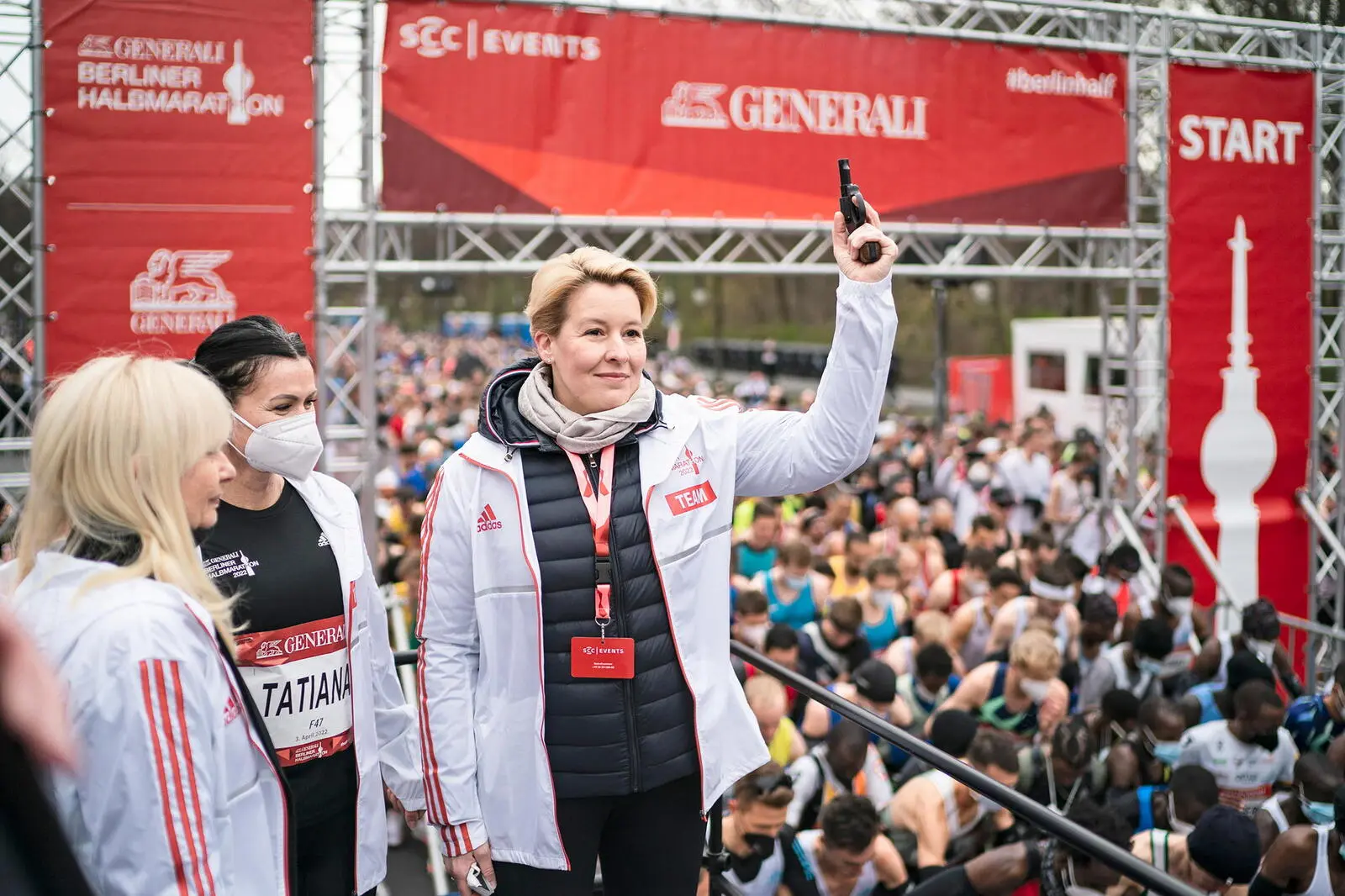 Die ehem. Bürgermeisterin F.  Giffey beim Startschuss 2022 | © SCC EVENTS