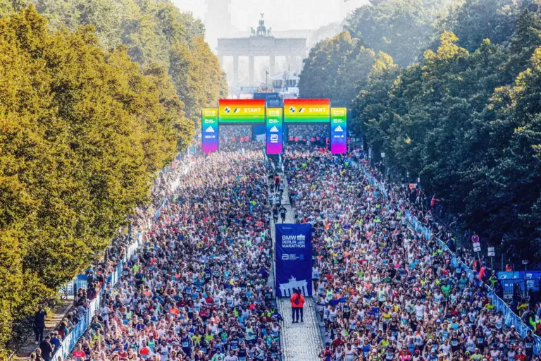 Gänsehaut! BMW BERLIN-MARATHON 2021 Starttor | ©SCC EVENTS Norbert Wilhelmi