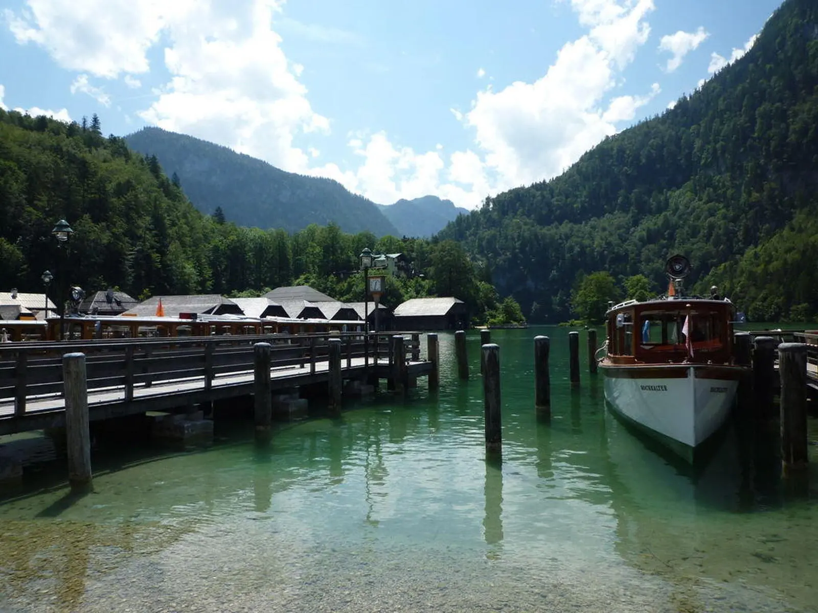 Per Boot geht es über den Königssee zum Ausgangspunkt Ihrer ersten Etappe