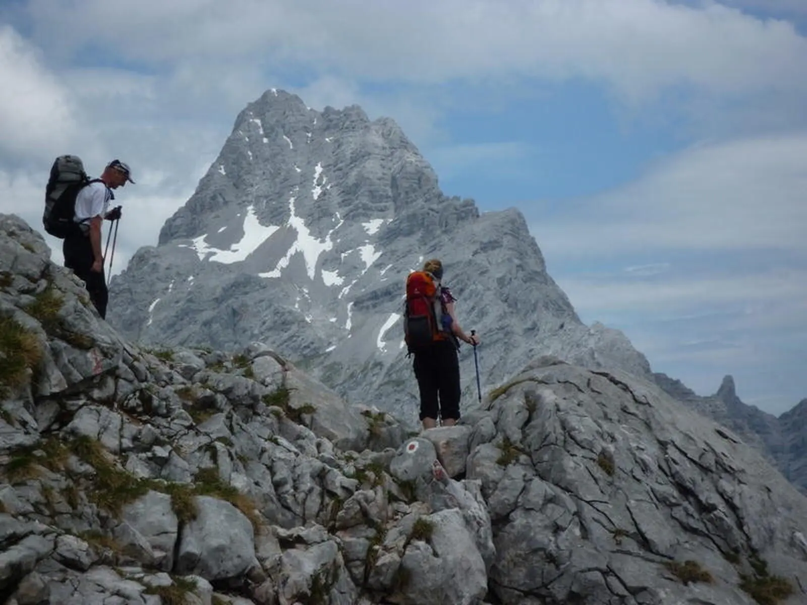 Bei dieser Alpenüberquerung tragen Sie Ihr Gepäck von Hütte zu Hütte selbst