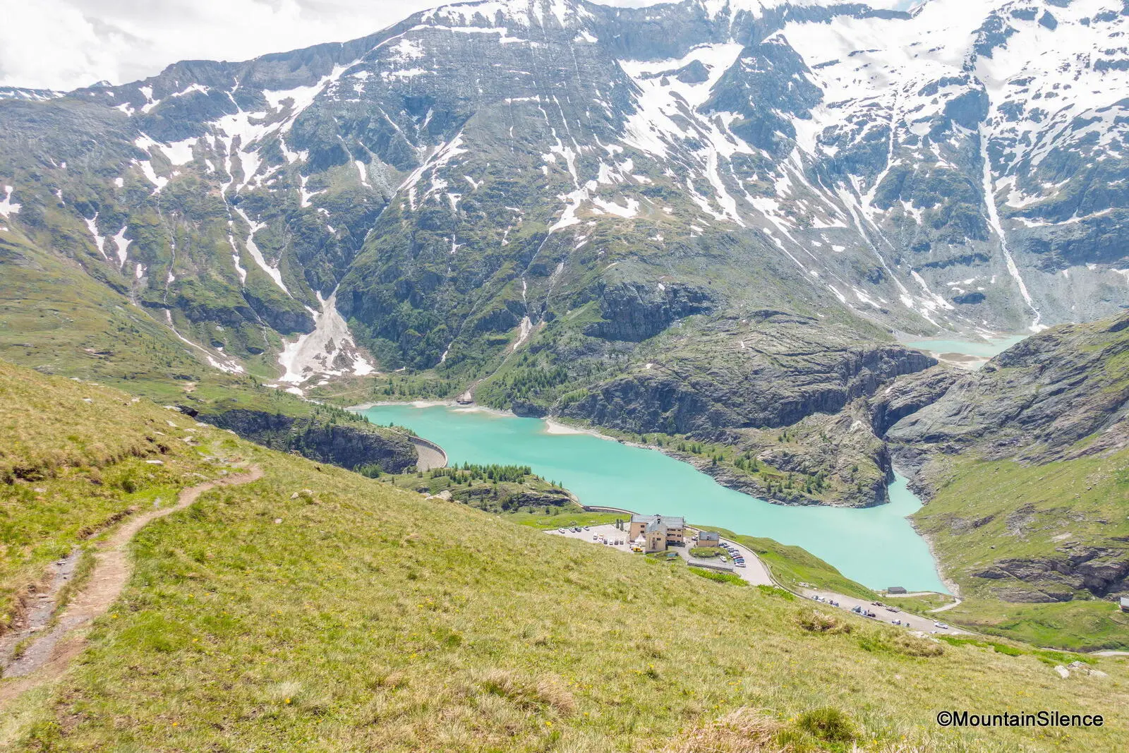 Am 3. Tag genießen Sie diesen Ausblick auf einen türkisfarbenen Bergsee