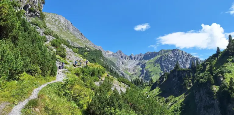 Auf einsamen Urpfaden vom Kleinwalsertal nach Südtirol (Foto: Andrea Zäch)