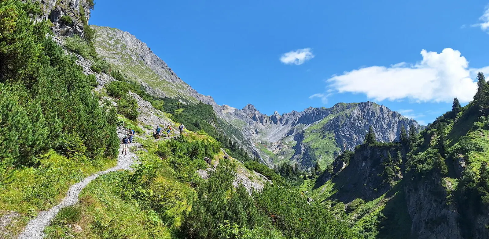 Auf einsamen Urpfaden vom Kleinwalsertal nach Südtirol (Foto: Andrea Zäch)