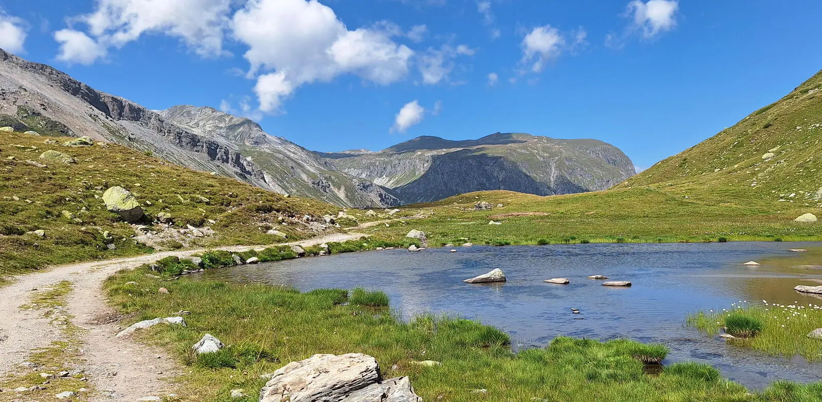 Kristallklare Bergseen lassen die Anstrengungen vergessen (Foto: A. Zäch)