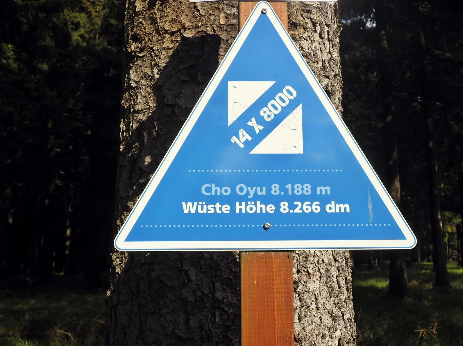 Fast alle 14 "Achttausender" sind bestens gekennzeichnet