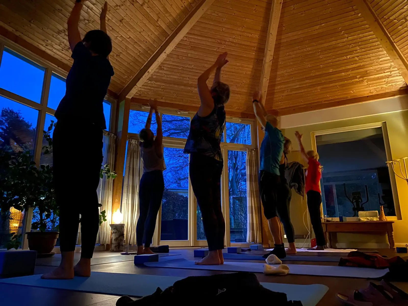 Morgendlicher Sonnengruß und wohliger Abend-Flow; ideal auch für Yoga-Neulinge 