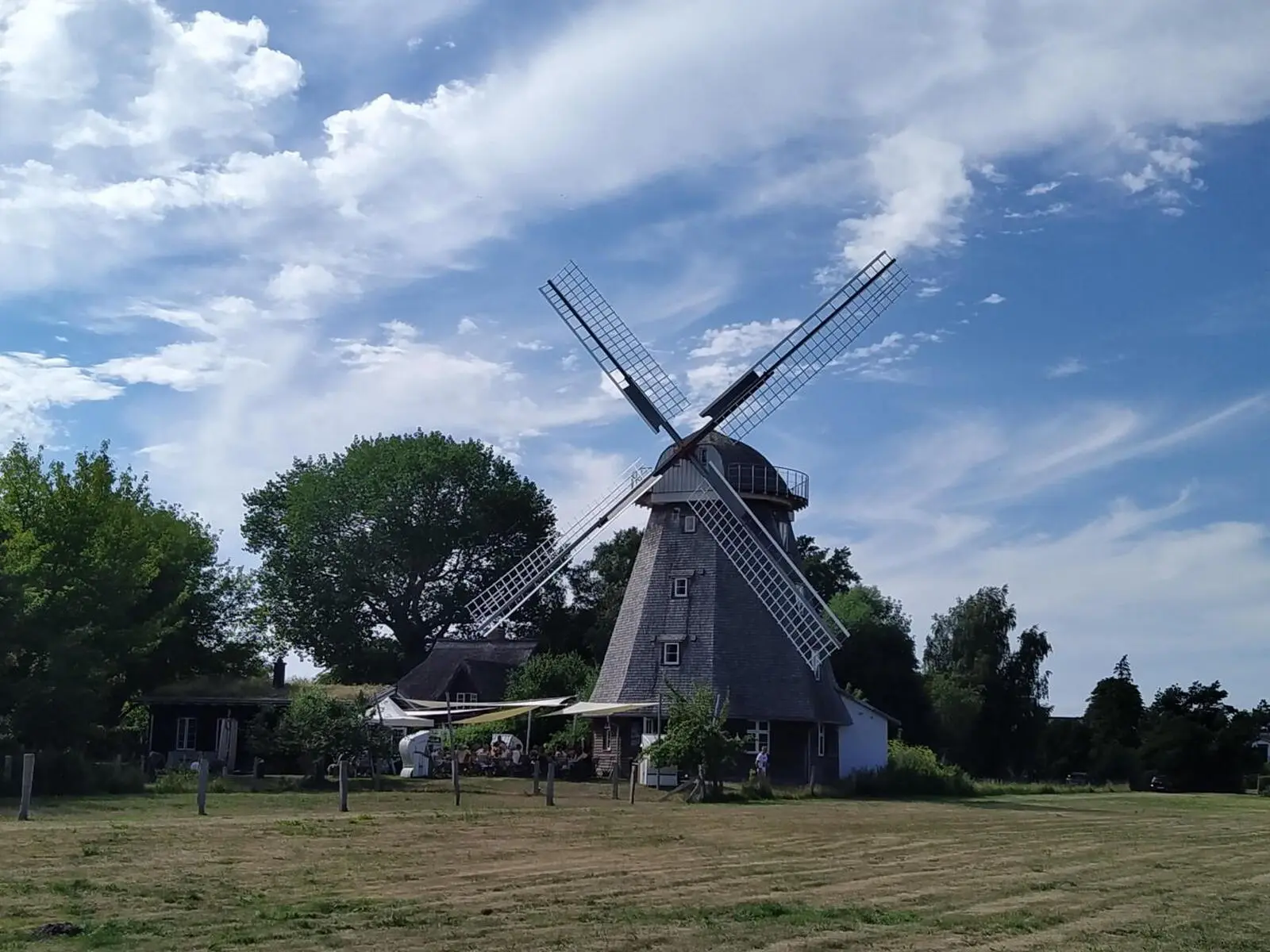 Die Mühle im Künstlerort Ahrenshoop - ein Besuch bei der An- oder Rückreise sehr empfehlenswert.