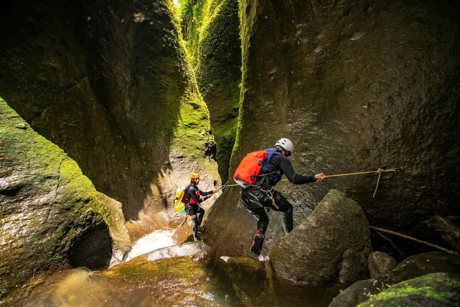 Adrenalin beim Canyonin – Vorkenntnisse sind nicht nötig (Foto: E. Hanson)