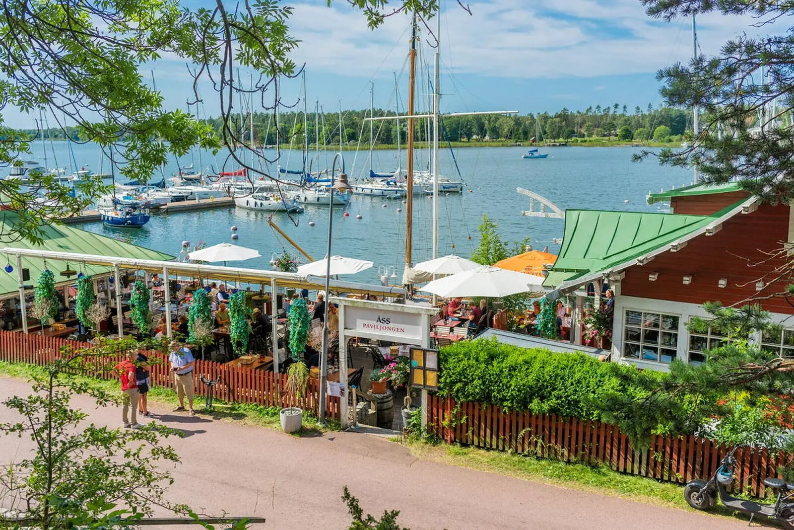 Im Segelpaviljongen essen Sie am Begrüßungsabend in traumhafter Lage.