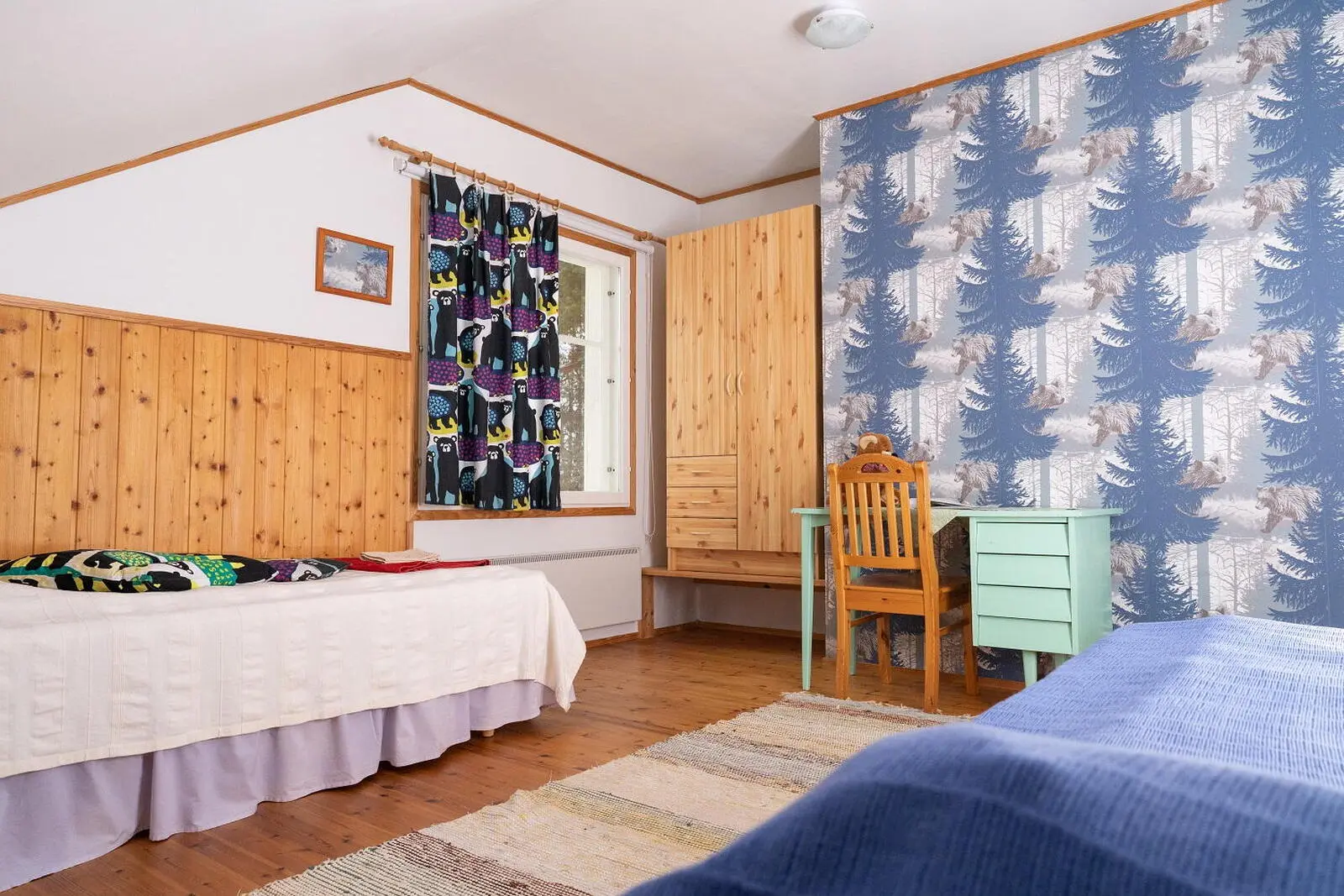 Das Gasthaus verfügt über ein Dutzend gemütliche Zimmer, alle individuell und liebevoll eingerichtet. 