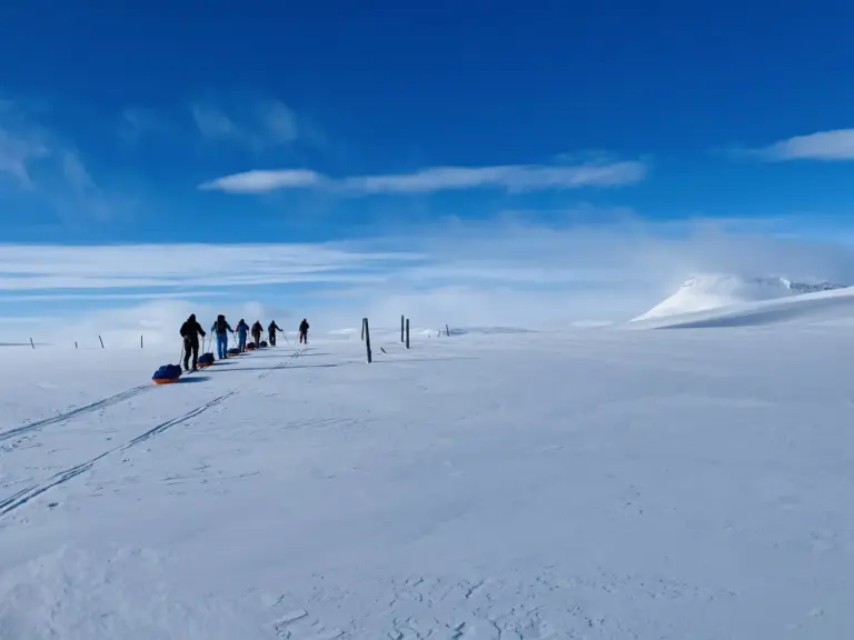 Rechts im Bild der heilige Berg Saana (Foto: Katja Leiteritz)