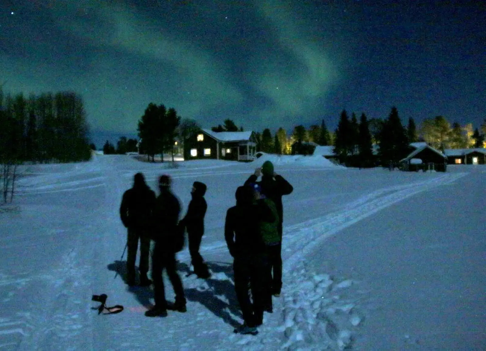 Wenn es abends Polarlichter gibt, zieht es die ganze Gruppe vor die Tür