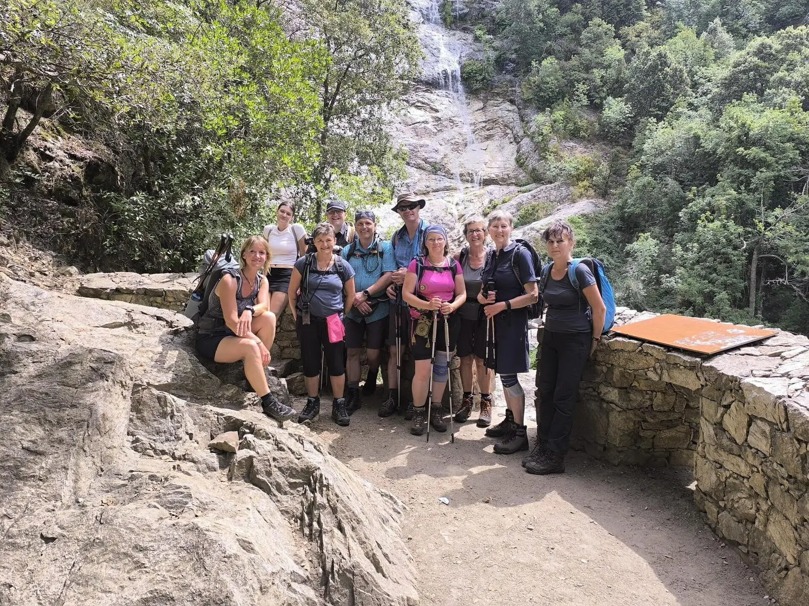 Eine unserer Wandergruppen aus 2024 mit Reiseleiterin Marie