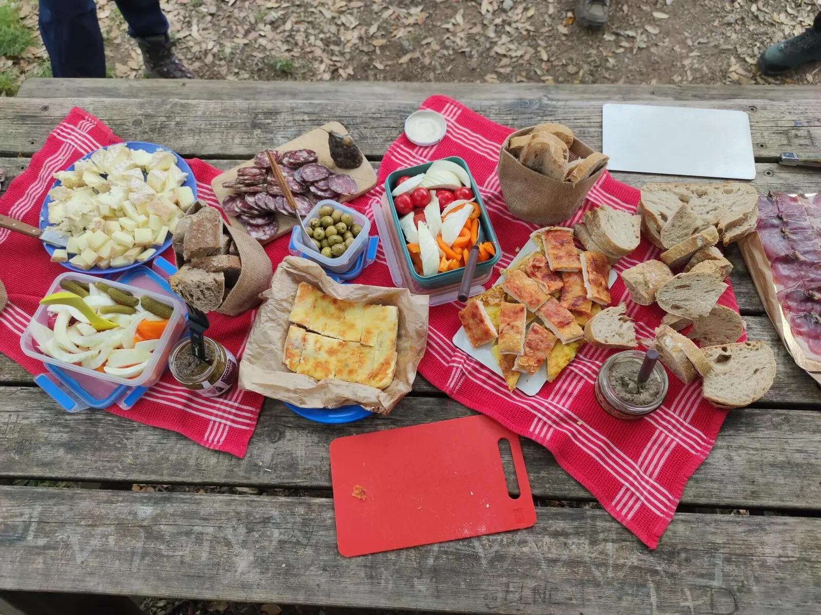 Immer wieder eine Highlight unterwegs - Picknickpausen mit leckeren korsischen SpezialiätenUnterwegs stärken Sie sich bei gemütlichen Picknicks mit leckeren lokalen Köstlichkeiten
