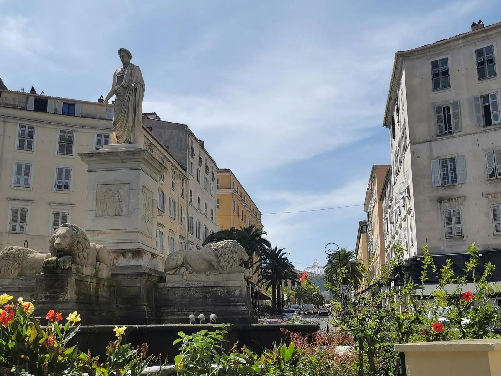 Der Ausflug nach Ajaccio, in Napoleons Geburtsstadt, lädt zum Stadtbummel und Sightseeing ein...