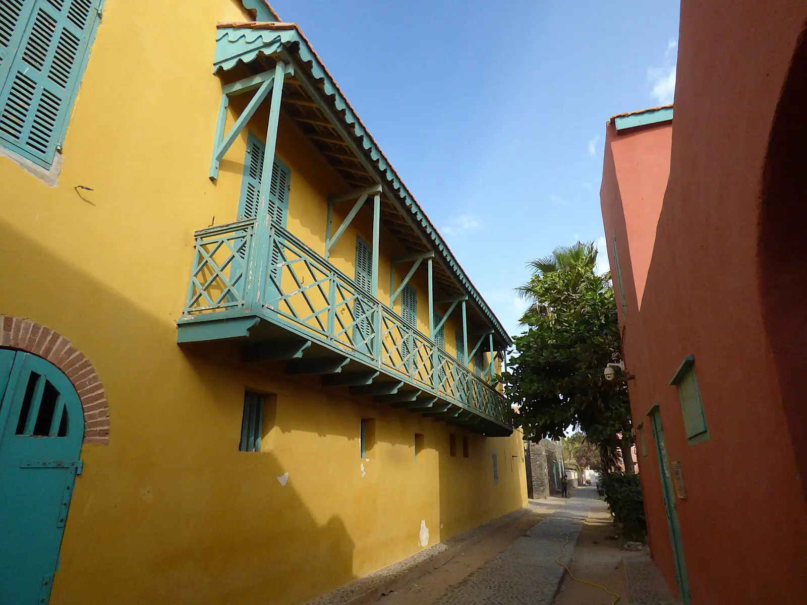 Straße am Sklavenhaus auf Gorée – stille Zeugin bewegter Geschichte
