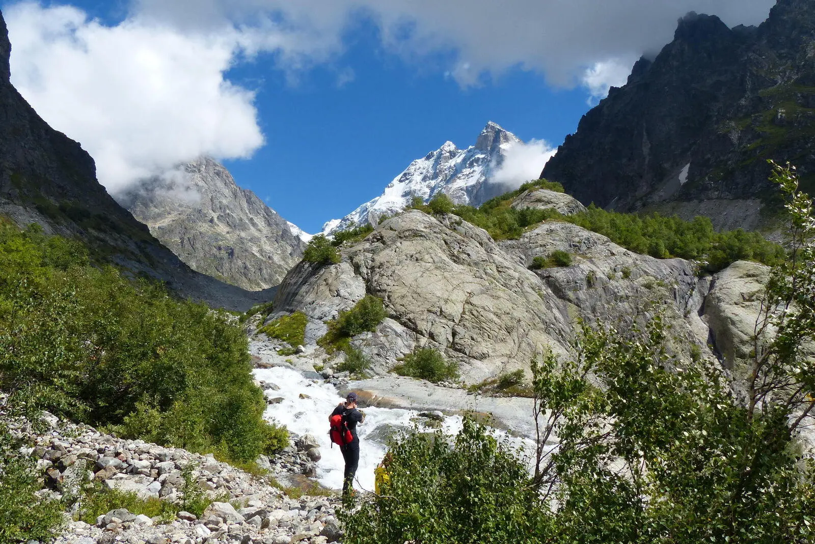Wanderung zum Tschalaadi-Gletscher mit Blick auf die Ushba-Spitze