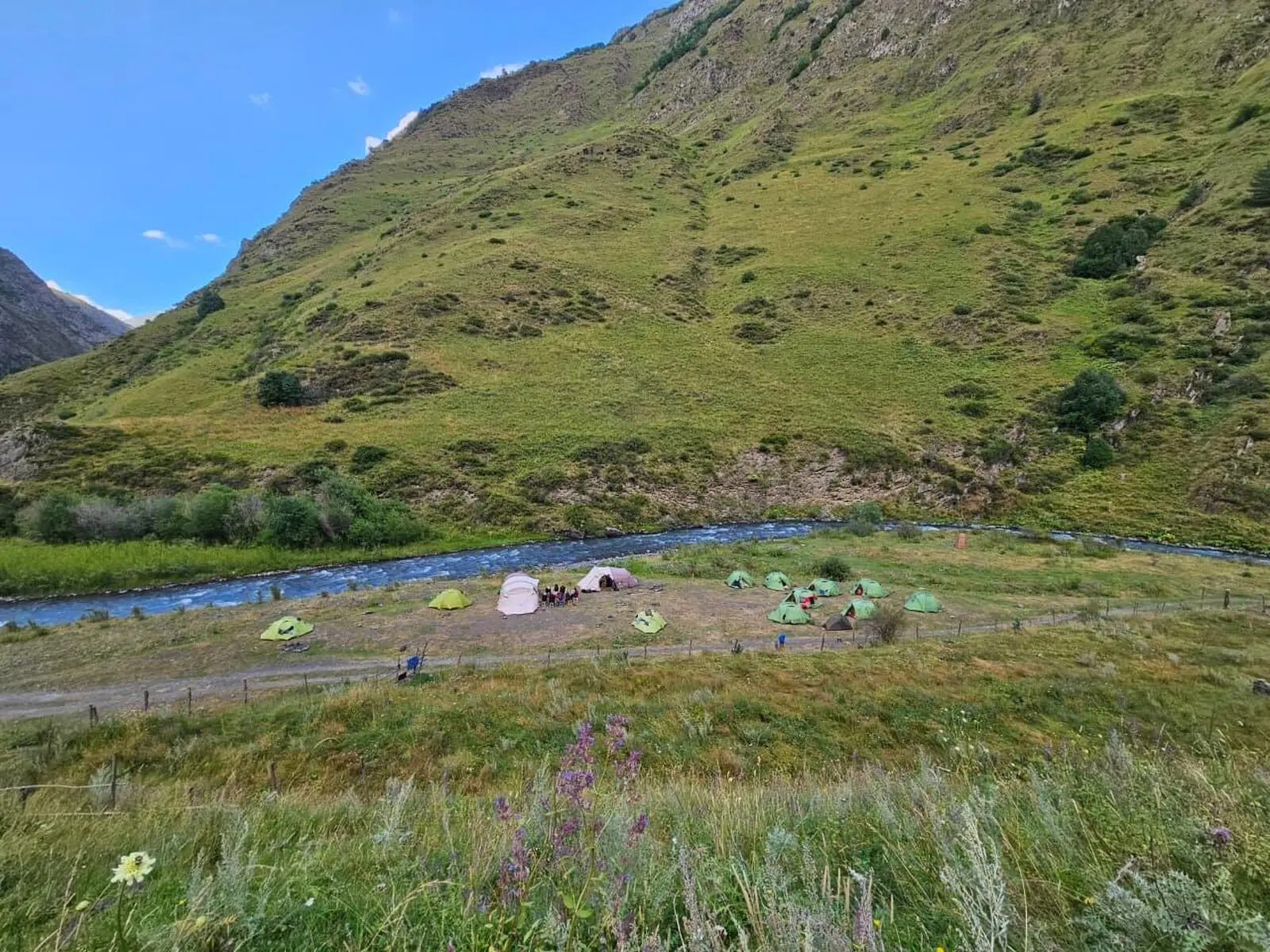 Zeltplätze in Flussnähe ein fester Bestandteil unserer Route