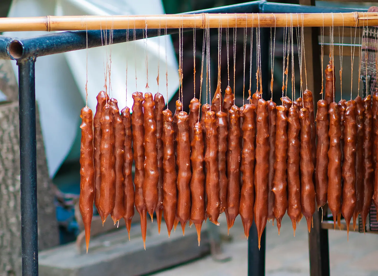 Gemeinsam zubereitet – Tschurtschchela aus Nüssen und Traubensaft