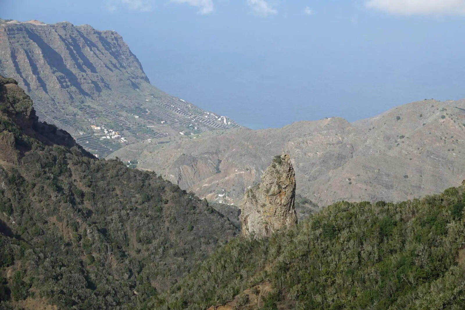 Alte Vulkanschlote prägen die Landschaft La Gomeras