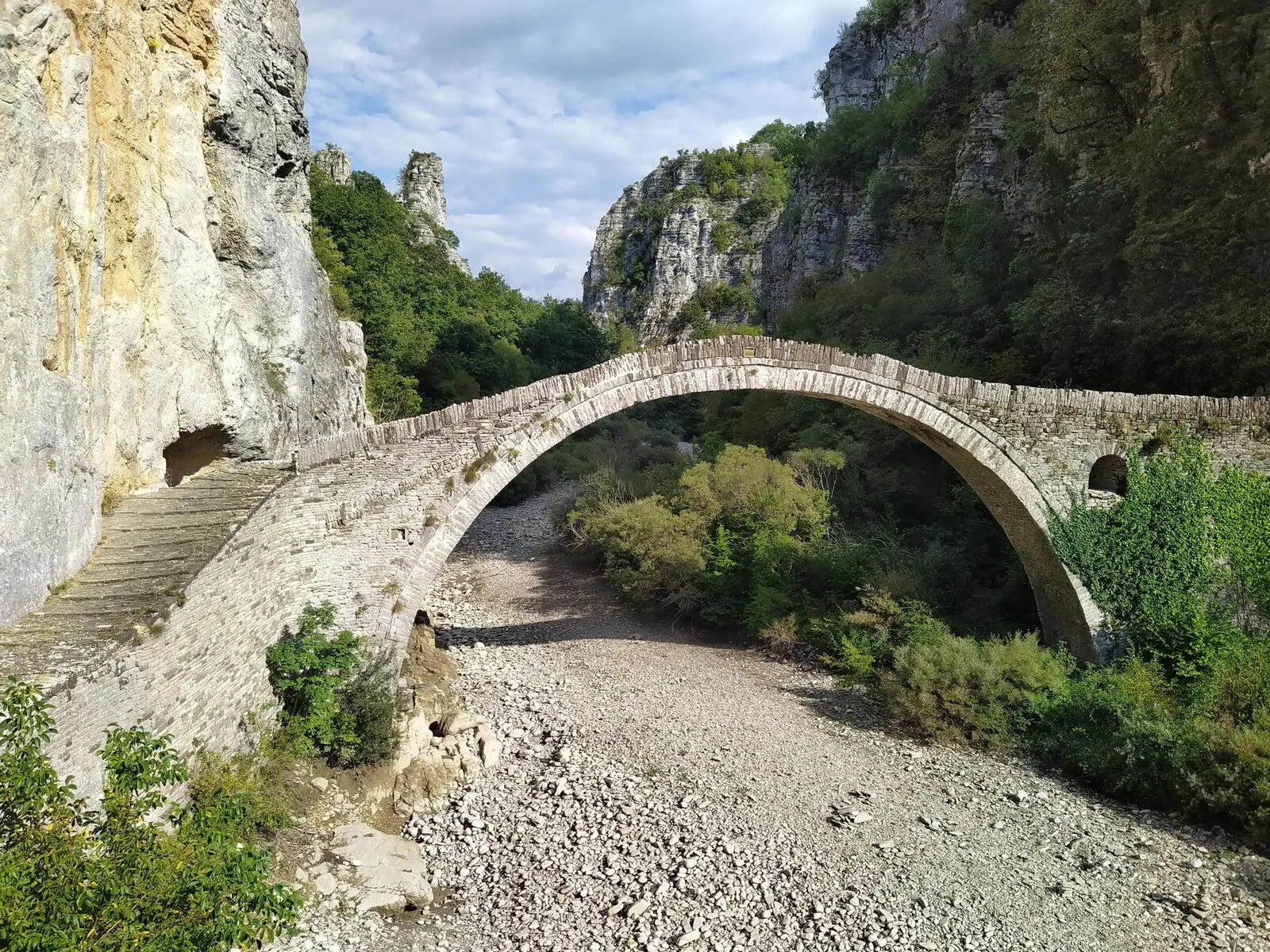 Die Steinbogenbrücken in Zagori bestimmen vielerorts das Landschaftsbild.