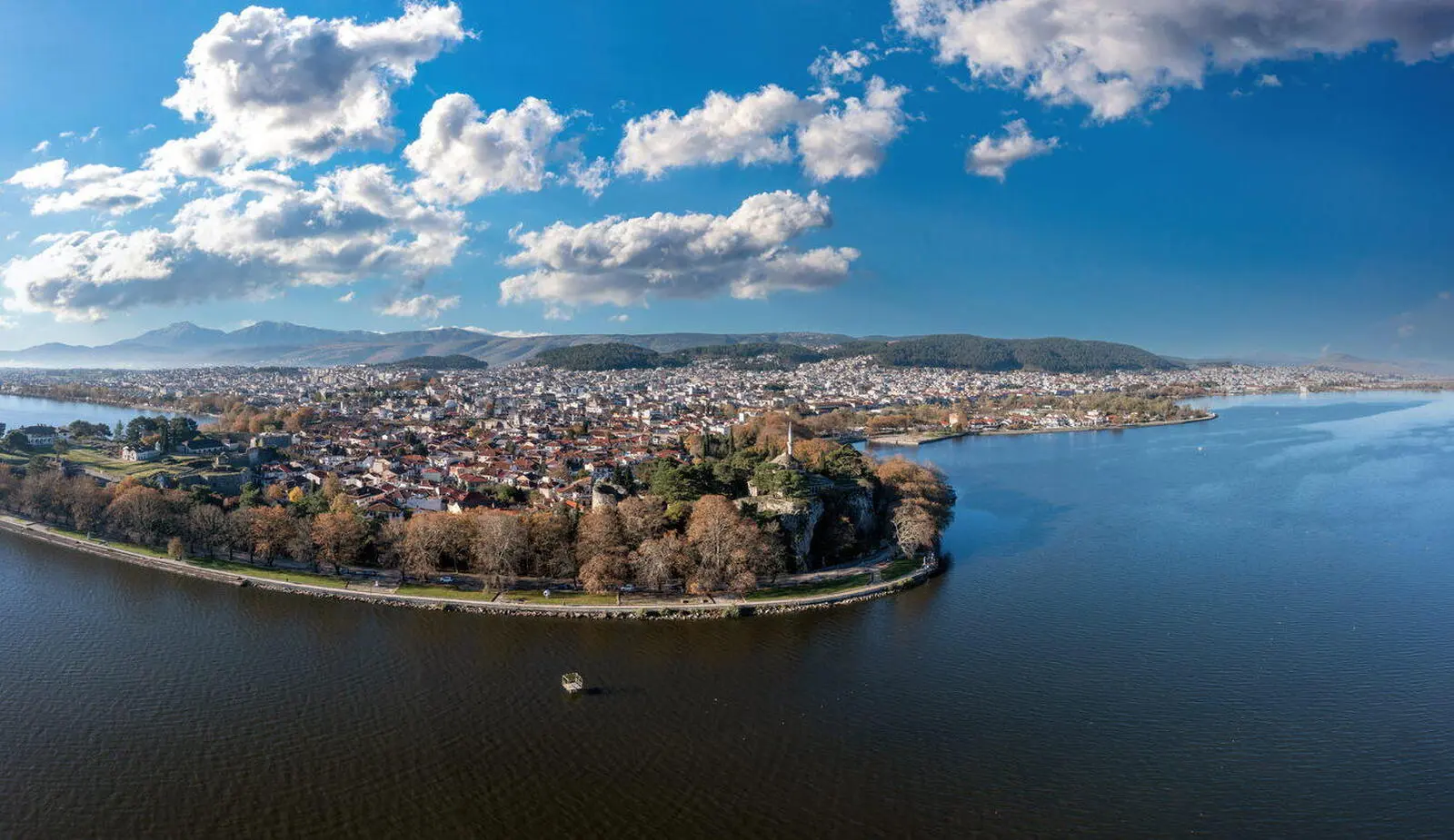 Es bietet sich an, im wunderschönen Ioannina zu landen