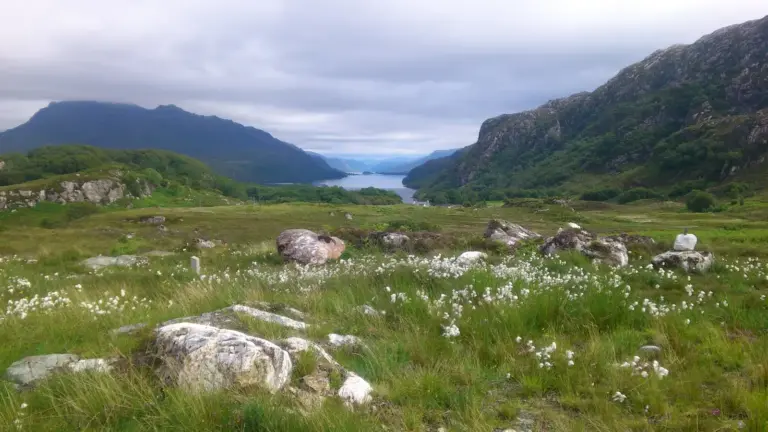 Loch Maree ist einer der malerischsten und größten Seen der Highlands